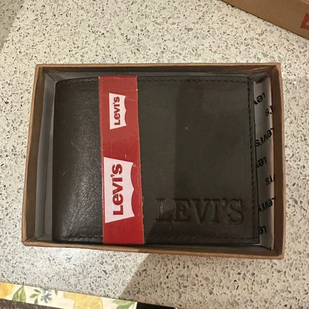 Levi's Black Money Clip Sleek Design